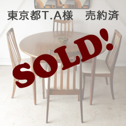 英国ビンテージのダイニングテーブル