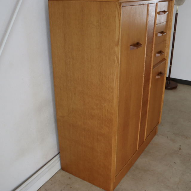 ジープラン（G-plan）製ビンテージのワードローブの左側面
