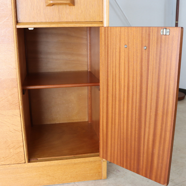 ジープラン（G-plan）製ビンテージのワードローブの下部収納