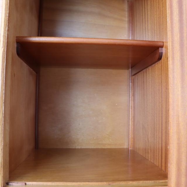 ジープラン（G-plan）製ビンテージのワードローブの収納内部