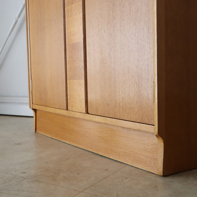 ジープラン（G-plan）製ビンテージのワードローブの脚部