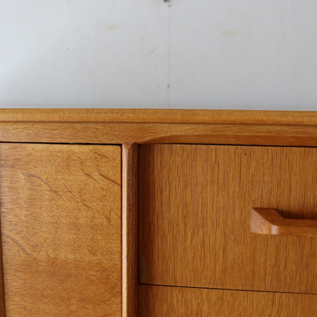 ジープラン（G-plan）製ビンテージのワードローブの小さな傷