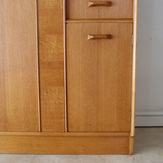 ジープラン（G-plan）製ビンテージのワードローブの下部扉