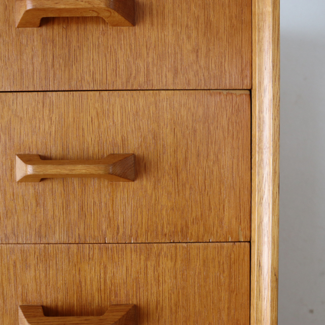 ジープラン（G-plan）製ビンテージのワードローブの引き出しダメージ