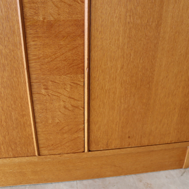 ジープラン（G-plan）製ビンテージのワードローブの小さな欠け