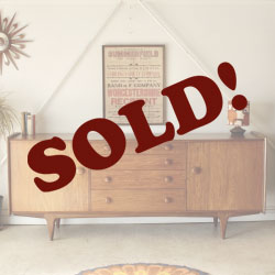 ヤンガー（Younger）ビンテージのサイドボード