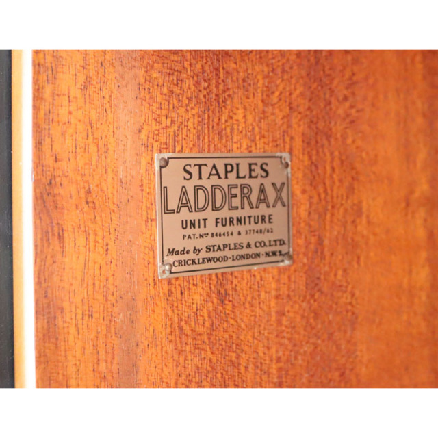 ステイプルズ（Staples）社製のビンテージLadderaxラダラックスユニットシェルフのロゴプレート