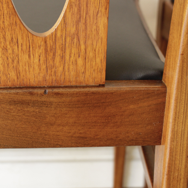 ジープラン（G-plan）製ビンテージダイニングチェアの背もたれの傷