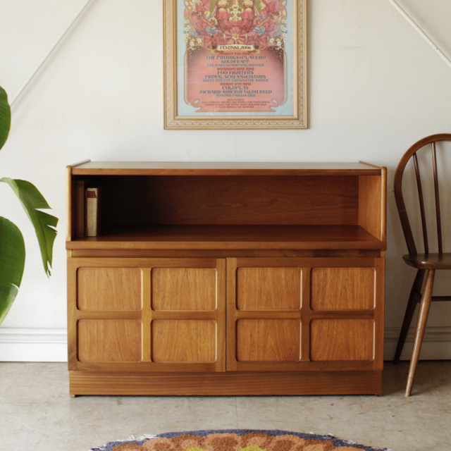 ネイサン（NATHAN）社製ビンテージサイドボード・カップボード