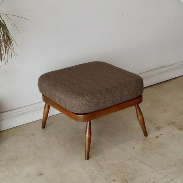 アーコール（ERCOL）製ビンテージのスツール・オットマン