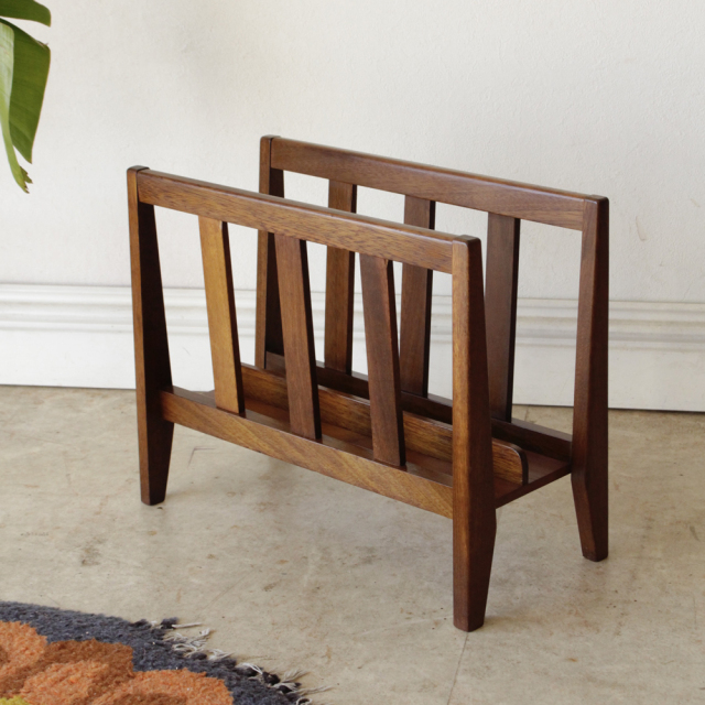 英国ビンテージのチークマガジンラック