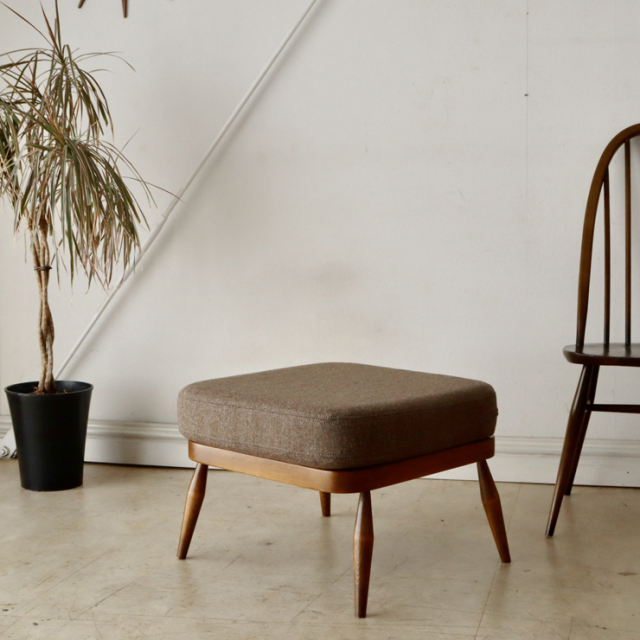 アーコール（ERCOL）製ビンテージのスツール・オットマン