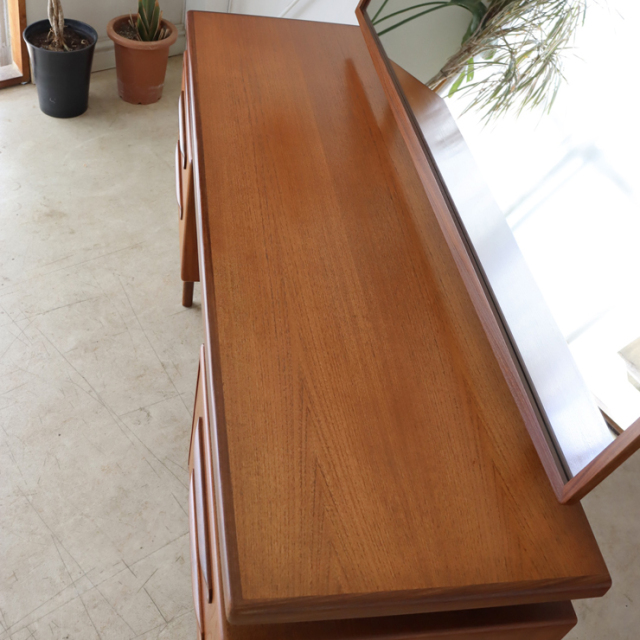 【送料込】早い者勝ち G-PLAN ヴィンテージドレッサー（鏡なし） G-planヴィンテージの良質ドレッサーデスク【コンパクトサイズ