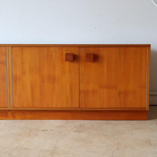 Beautility サイドボード ヴィンテージ イギリス ローキャビネット イギリスヴィンテージ Beautility サイドボード ミッドセンチュリー