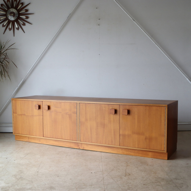 英国製ビンテージのローボード