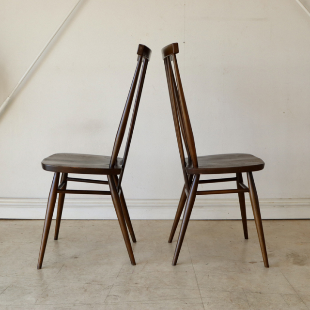 アーコール（ERCOL）製ビンテージのスティックバックチェアブラウンのサイド