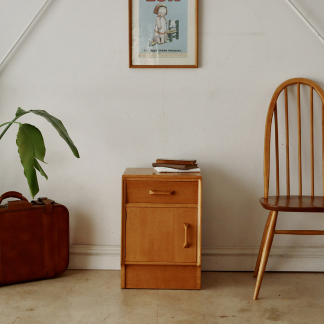 ジープラン（G-plan）製ビンテージのベッドサイドキャビネット