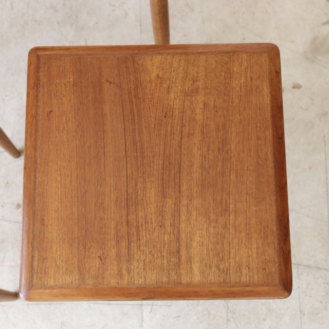 デンマーク（Hans C. Andersen）製ビンテージのネストテーブルの小天板