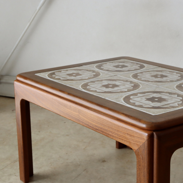 ジープラン（G-plan）製ビンテージのタイルトップテーブルのディテール