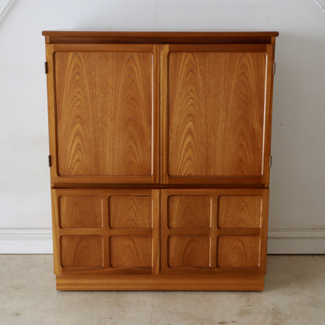 ネイサン（NATHAN）製 リビングにも寝室にも合うキャビネット