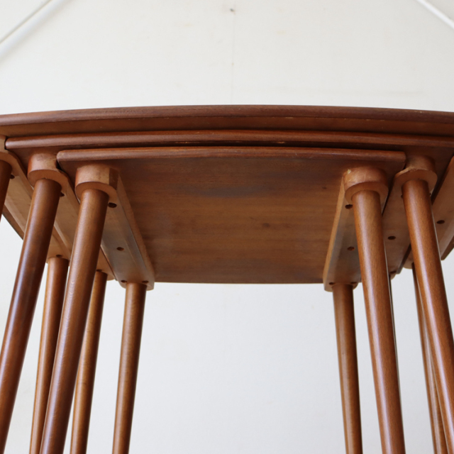 イギリス製ビンテージのネストテーブルの裏面