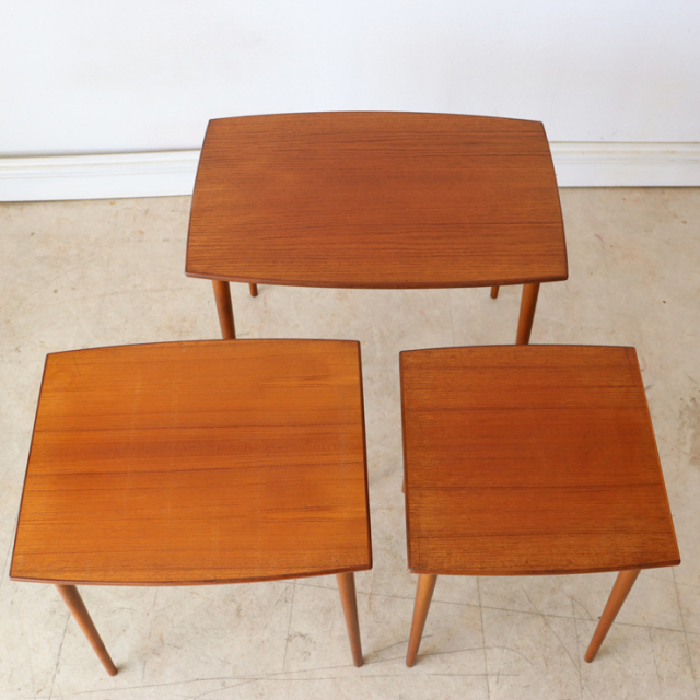 イギリス製ビンテージのネストテーブルの天板