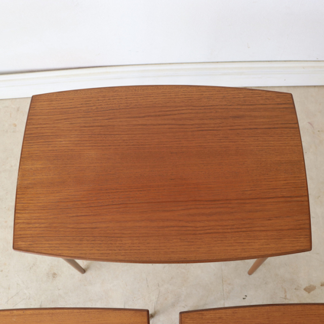 イギリス製ビンテージのネストテーブルの大天板