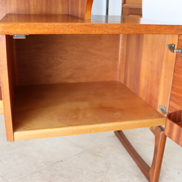 ジープラン（G-plan）製ビンテージのデスクの収納内部