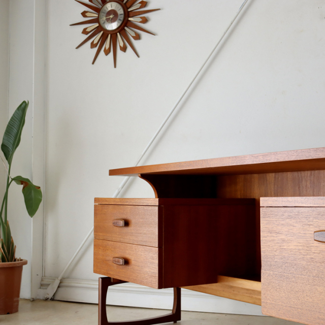 ジープラン（G-plan）製ビンテージのデスク