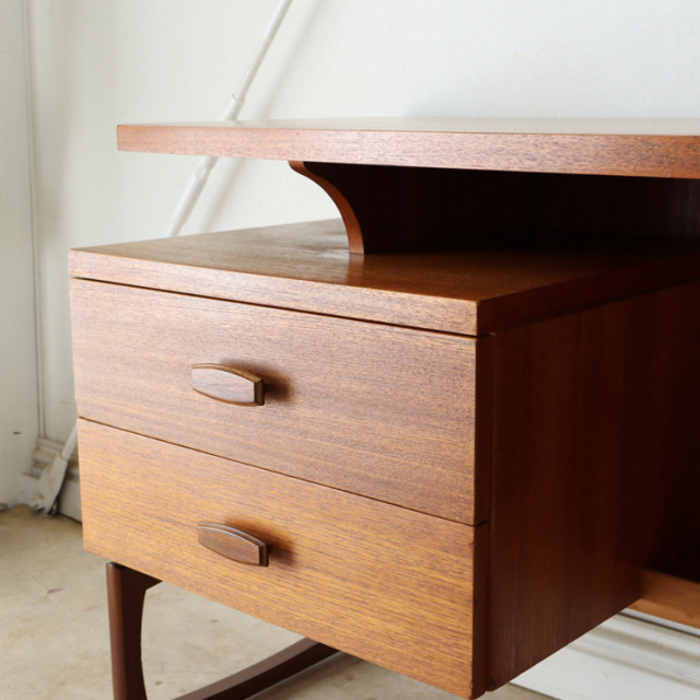 ジープラン（G-plan）製ビンテージのデスク