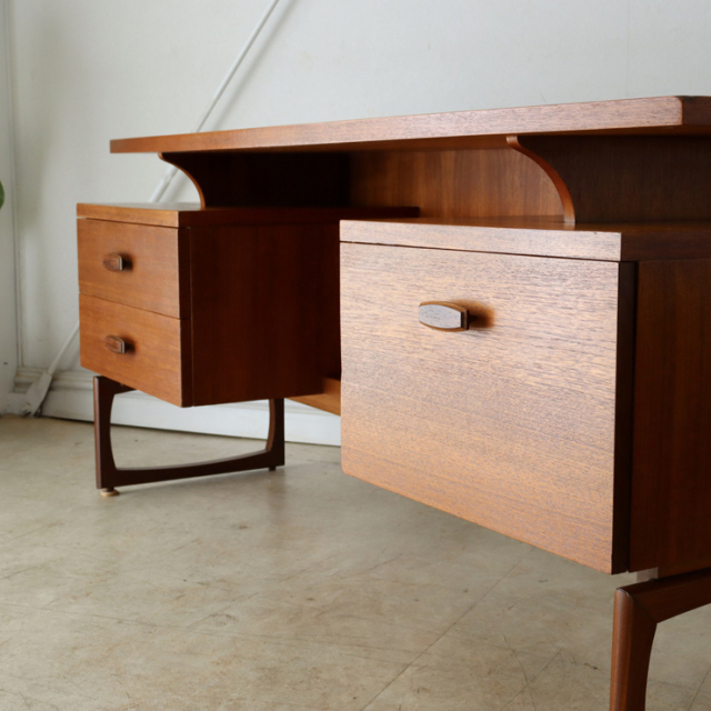 ジープラン（G-plan）製ビンテージのデスク