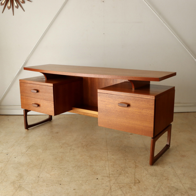 ジープラン（G-plan）製ビンテージのデスク