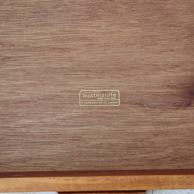 オースティンスイート（Austinsuite）製ビンテージのサイドボードのスタンプ