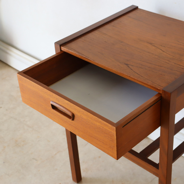 メイヤー（myer）製ビンテージのコーヒーテーブルの引き出し