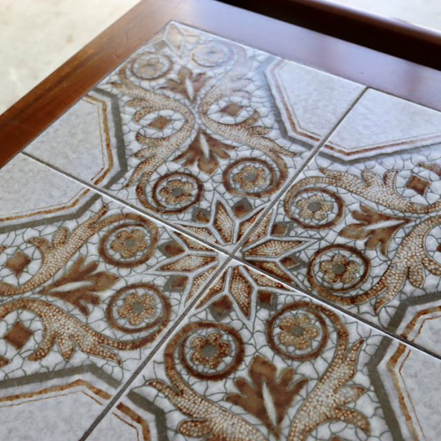 イギリス製ビンテージのタイルトップコーヒーテーブルのタイル