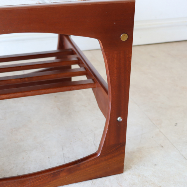 イギリス製ビンテージのタイルトップコーヒーテーブルのネジ