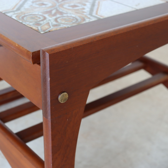 イギリス製ビンテージのタイルトップコーヒーテーブル