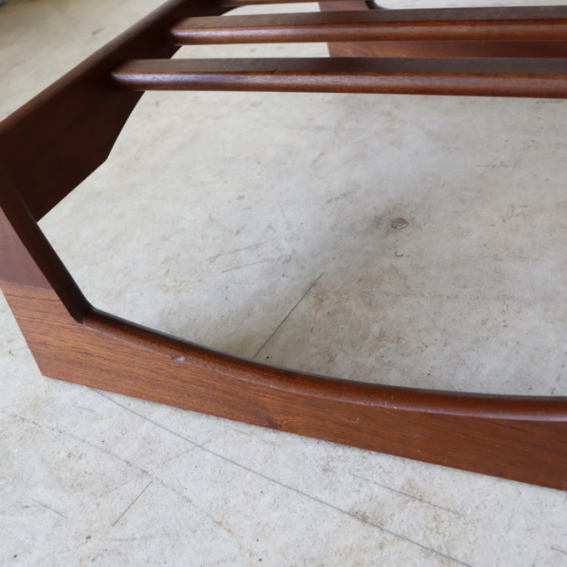 イギリス製ビンテージのタイルトップコーヒーテーブルの脚