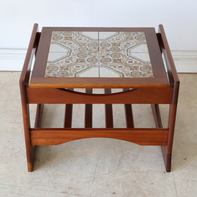 イギリス製ビンテージのタイルトップコーヒーテーブル