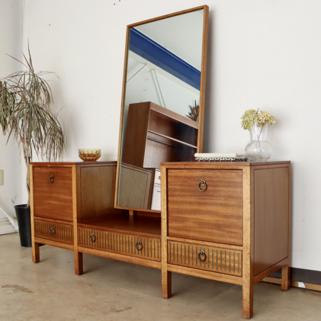 ラフバラー（Loughborough）製ビンテージのドレッサー