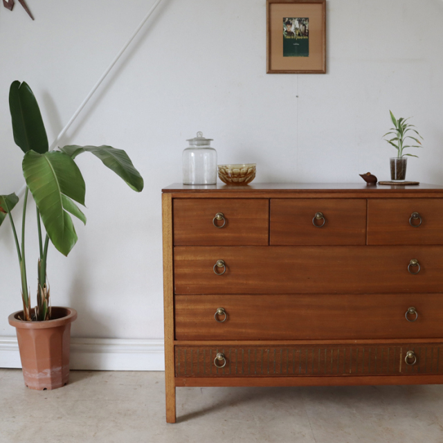 ラフバラー（Loughborough）製ビンテージのチェスト