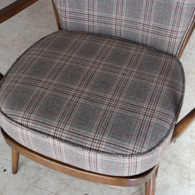 アーコール（ERCOL）製ビンテージのハイバックイージーチェアの座面