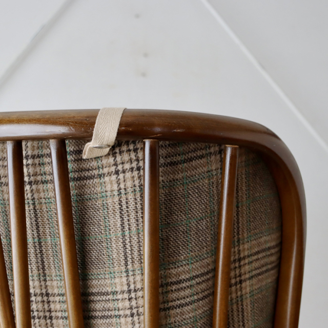 アーコール（ERCOL）製ビンテージのハイバックイージーチェアのフレームの傷