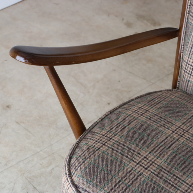 アーコール（ERCOL）製ビンテージのハイバックイージーチェアのアーム