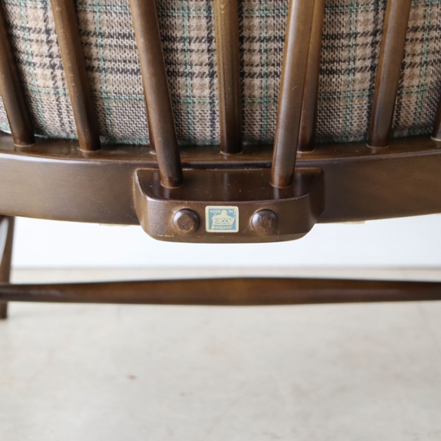 アーコール（ERCOL）製ビンテージのハイバックイージーチェアのロゴ