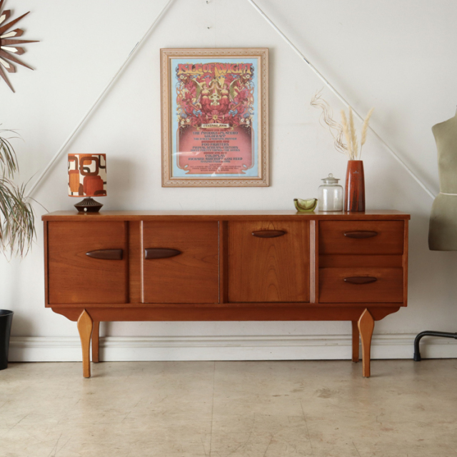 ジェンティーク（Jentique）製ビンテージのサイドボード