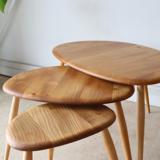 アーコール（ERCOL）製ビンテージのネストテーブルの天板