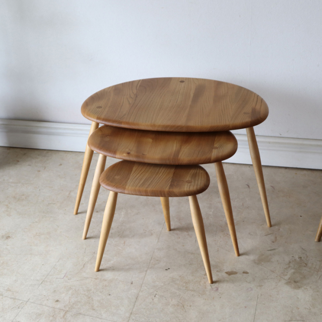 アーコール（ERCOL）製ビンテージのネストテーブル