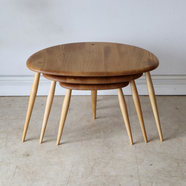 アーコール（ERCOL）製ビンテージのネストテーブル