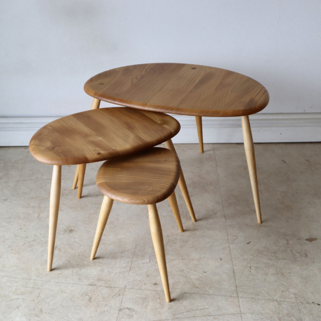 アーコール（ERCOL）製ビンテージのネストテーブルの天板